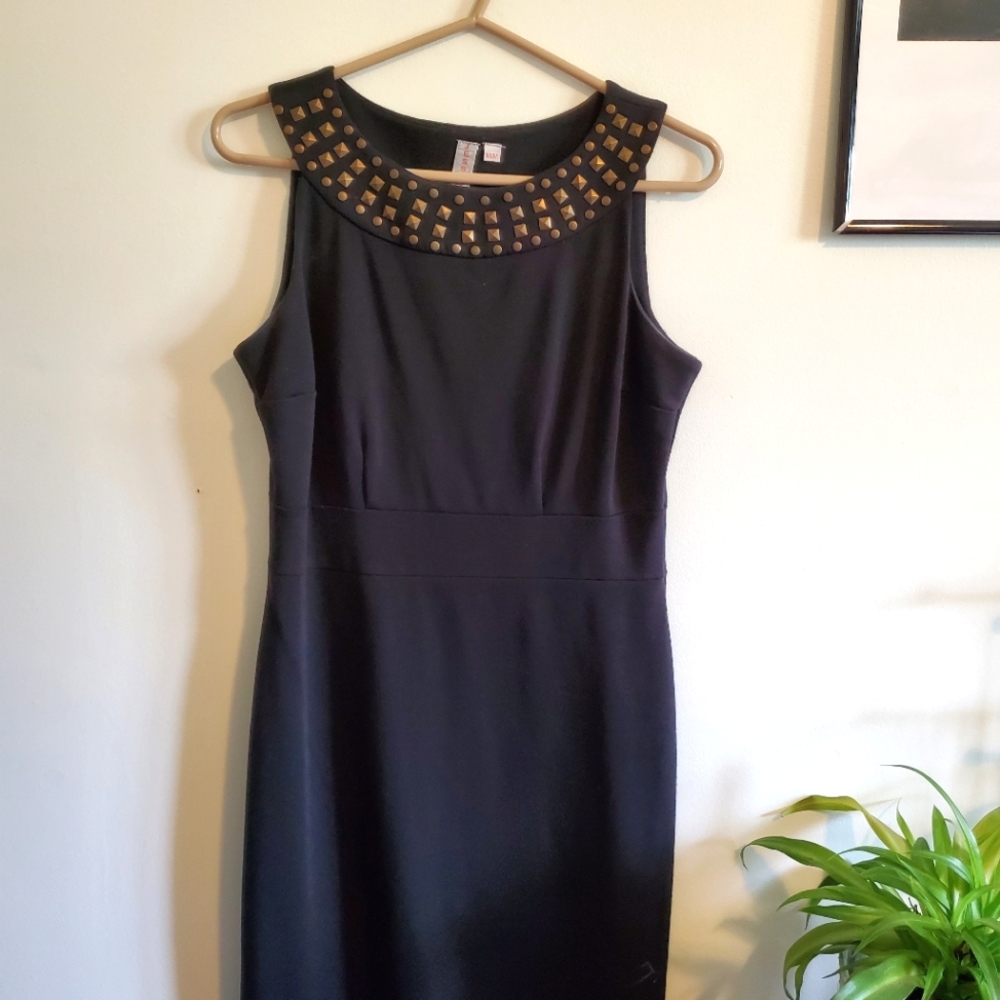 Form-fitting dress